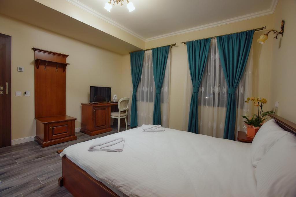 Hotel Imperium Botiz ภายนอก รูปภาพ